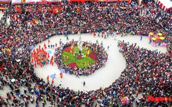 Hàng ngàn người đổ về đường phố Lạng Sơn tham gia lễ hội lớn nhất Năm