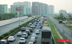 Người dân đổ về Hà Nội sau kì nghỉ, Hàng trăm ô tô xếp hàng dài 4km để vào thủ đô