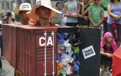 Leo thang sóng gió rác với Canada: Philippines liên tục 