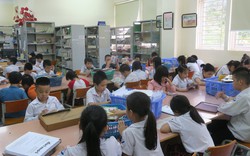 Vụ Thư viện trao tặng sách, đĩa cho học sinh trường PTCS Nguyễn Đình Chiểu