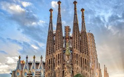 Sự thật về di sản thế giới Nhà thờ Sagrada Familia sau 137 xây dựng giờ mới được cấp phép