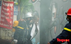 Hà Nội: Cháy khách sạn trên phố cổ, gần 30 người được đưa ra khỏi đám cháy