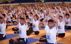 Gần 1.000 người dân Hà Nội tham gia đồng diễn hưởng ứng Ngày Quốc tế Yoga