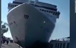 Du thuyền Venice đâm va mạnh: Hành khách hỗn loạn như trong phim thảm họa