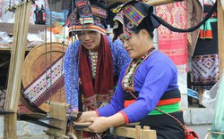 Trải nghiệm nghề dệt thủ công truyền thống các dân tộc tại 