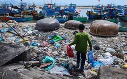 Triển lãm những hình ảnh đáng báo động về rác thải nhựa và sự kêu cứu từ đại dương