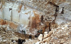 Nghệ An: Chuẩn bị nổ mìn khai thác đá, một công nhân tử vong