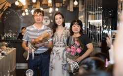 Hoa hậu Đỗ Mỹ Linh cùng mẹ đẻ ký hiến tạng 