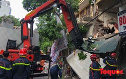 Hà Nội: Sập mặt tiền ngôi nhà hai tầng nhiều người tháo chạy