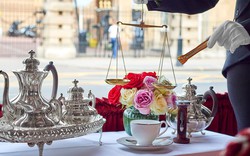 Có gì trong tách trà 200 USD gần Cung điện Buckingham?