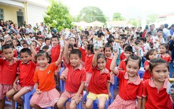 Quỹ sữa vươn cao Việt Nam và Vinamilk trao tặng 70.000  ly sữa cho trẻ em tỉnh Thái Nguyên