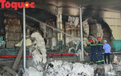 Cháy lớn tại Khu công nghiệp Phú Bài, Chủ tịch tỉnh đến hiện trường chỉ đạo dập lửa
