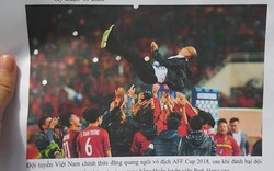 Hình ảnh HLV Park và đội tuyển Việt Nam vô địch AFF CUP 2018 vào đề thi năng khiếu báo chí