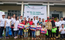 Khám và phát thuốc miễn phí cho hàng trăm đồng bào nghèo tại tỉnh Kon Tum