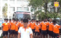 Giám đốc kỹ thuật Nguyễn Văn Sỹ cùng CLB Nam Định cúi đầu xin lỗi CĐV bị thương do pháo sáng