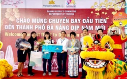 Vietnam Airlines đón các hành khách đầu tiên của năm 2020 