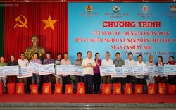 Thủ tướng chúc Tết và tặng 100 ngôi nhà cho người nghèo tỉnh Vĩnh Long