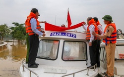 Xuất cấp xuồng, phao cứu sinh hỗ trợ 5 tỉnh miền Trung khắc phục hậu quả mưa lũ