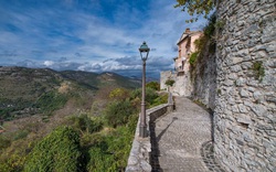 CNN: Ngôi làng Italy đẹp như tranh vẽ nhưng bí mật quá khứ ít ai ngờ tới