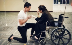 Kim Lý quỳ gối cầu hôn Hồ Ngọc Hà tại bệnh viện
