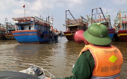 Quảng Bình: Kêu gọi tàu thuyền vào bờ tránh bão số 13