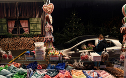 Đức: Độc đáo hội chợ Giáng sinh chỉ cho phép ngồi xe ô tô