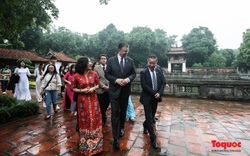 Đại sứ Mỹ thăm trường đại học đầu tiên của Việt Nam nhân ngày 20/11