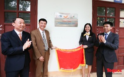 Chùm ảnh: PTI và Bưu điện tỉnh Lạng Sơn trao tặng phòng máy tính, thiết bị giảng dạy cho trường THPT Việt Bắc