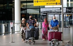 Nước Anh giảm thời gian cách ly cho khách du lịch vào nước xuống còn 5 ngày