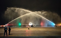Tàu bay của Vietravel Airlines lần đầu tiên hạ cánh tại sân bay Phú Bài