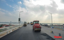 Cầu Thăng Long hoàn thành những thảm bê tông nhựa cuối cùng để chuẩn bị thông xe