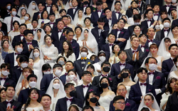 Đám cưới tập thể Hàn Quốc đông bất chấp virus corona