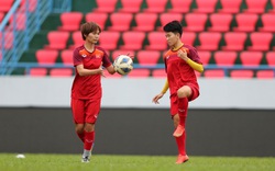 Đội tuyển nữ Việt Nam thảnh thơi làm quen sân trước giờ đối đầu cường địch