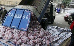 Giao thịt lợn bằng xe chở rác: Vũ Hán sa thải ngay hai quan chức