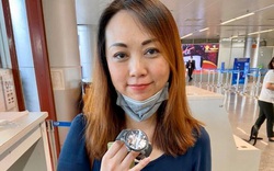 Trao lại đồkèo nhà cái malaysia hồ trị giá gần 1 tỷ cho hành khách để quên ở sân bay