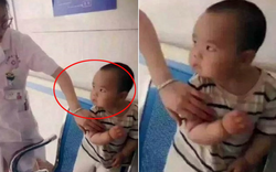 Em bé đi kqbd kèo nhà cái 5 nhìn cô y tá với ánh mắt 