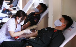 Hàng trăm Cảnh sát đặc nhiệm hiến máu cứu người 