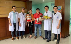 Bác sĩ Việt Nam nỗ lực cứu sống bé gái 1 tuổi người Lào giữa đại dịch COVID-19