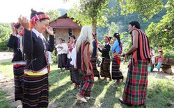 Tổ chức truyền dạy văn hóa phi vật thể cho dân tộc Phù Lá và dân tộc La Chí