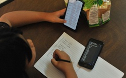 Cần quản lý, hướng dẫn học sinh sử dụng điện thoại trong giờ học một cách có ích
