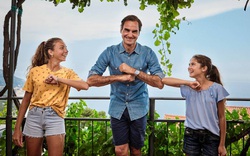 Federer mang đến niềm vui bất ngờ cho cặp bé gái chơi tennis giữa hai nóc kèo nhà cái w88à