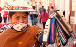 Khẩu trang: Cơ hội cho phụ nữ bản địa Bolivia
