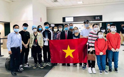 Đưa gần 350 công dân Việt từ sân bay Houston (Mỹ) về nước