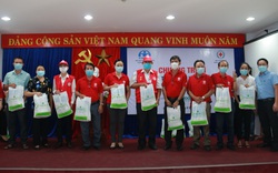 Trao tặng dụng cụ sơ cấp cứu cho 24 điểm sơ cấp cứu tai nạn giao thông trên địa bàn Đà Nẵng