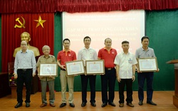 Khu di tích Chủ tịch Hồ Chí Minh tại Phủ Chủ tịch tổ chức gặp mặt, trao tặng giấy khen cho các tập thể, cá nhân đã có đóng góp trong công tác tu bổ, bảo quản di tích 