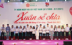 Tặng vé xe Tết cho sinh viên khó khăn miền Trung 