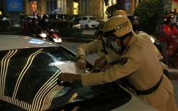 Thừa Thiên Huế triển khai dán thông báo phạt nguội trên xe ô tô vi phạm giao thông