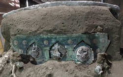 Phát hiện khảo cổ bất ngờ ở Italy: Một cỗ xe nguyên vẹn tồn tại 2000 năm
