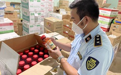 Tạm giữ 25 chai thuốc bảo vệ thực vật chứa hoạt chất cấm sử dụng tại Việt Nam
