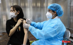 Hà Nội triển khai tiêm phủ mũi 2 vaccine COVID-19 cho người dân
